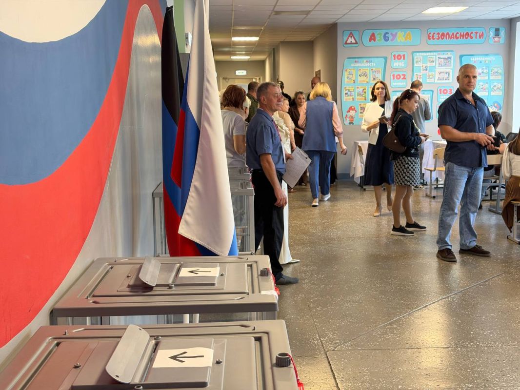 В Снежном продолжается голосование В Снежном продолжается голосование