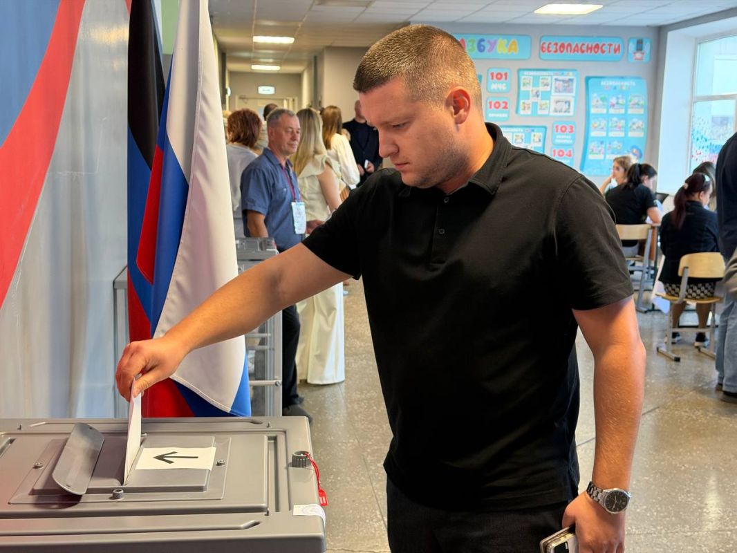 В Снежном продолжается голосование В Снежном продолжается голосование