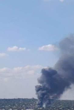 В Краматорске сегодня были поражены пункт дислокации ВСУ, а также АЗС, сообщает канал «Хроники Гераней»