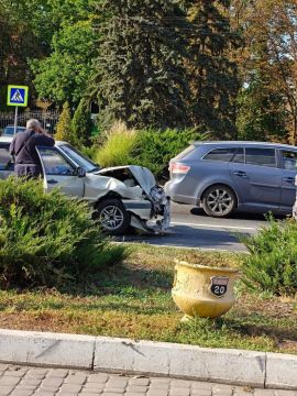 У батсада пожилой мужчина на ВАЗе не успел затормозить перед Nissan
