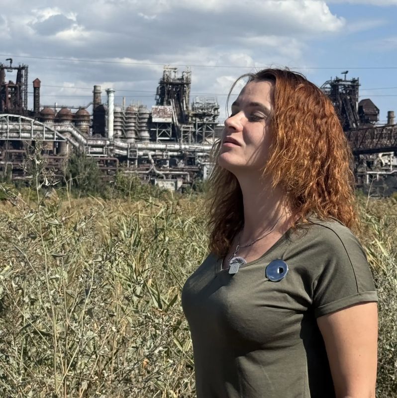 Анна Долгарева: Неожиданно обнаружив себя в шикарной рэсторации Мариуполя с коктейлями, интерьерами и вполне московскими ценами, я, конечно, несколько провалилась в март - апрель 2022 года, когда моталась без связи и...
