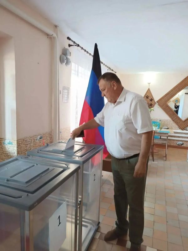 Сегодня, в третий день голосования на избирательных участках Амвросиевского округа по прежнему многолюдно