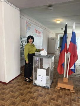 Депутат Торезского городского совета Жанна Оприщенко проголосовала на выборах 2026 года
