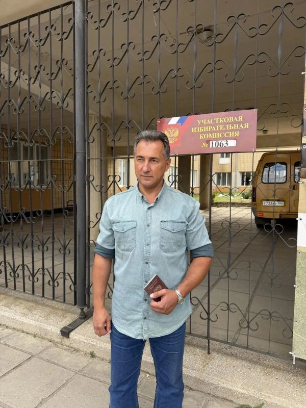 Сегодня свой гражданский долг исполнил депутат Старобешевского муниципального округа Сергей Салиев на выборах депутатов Государственной Думы РФ
