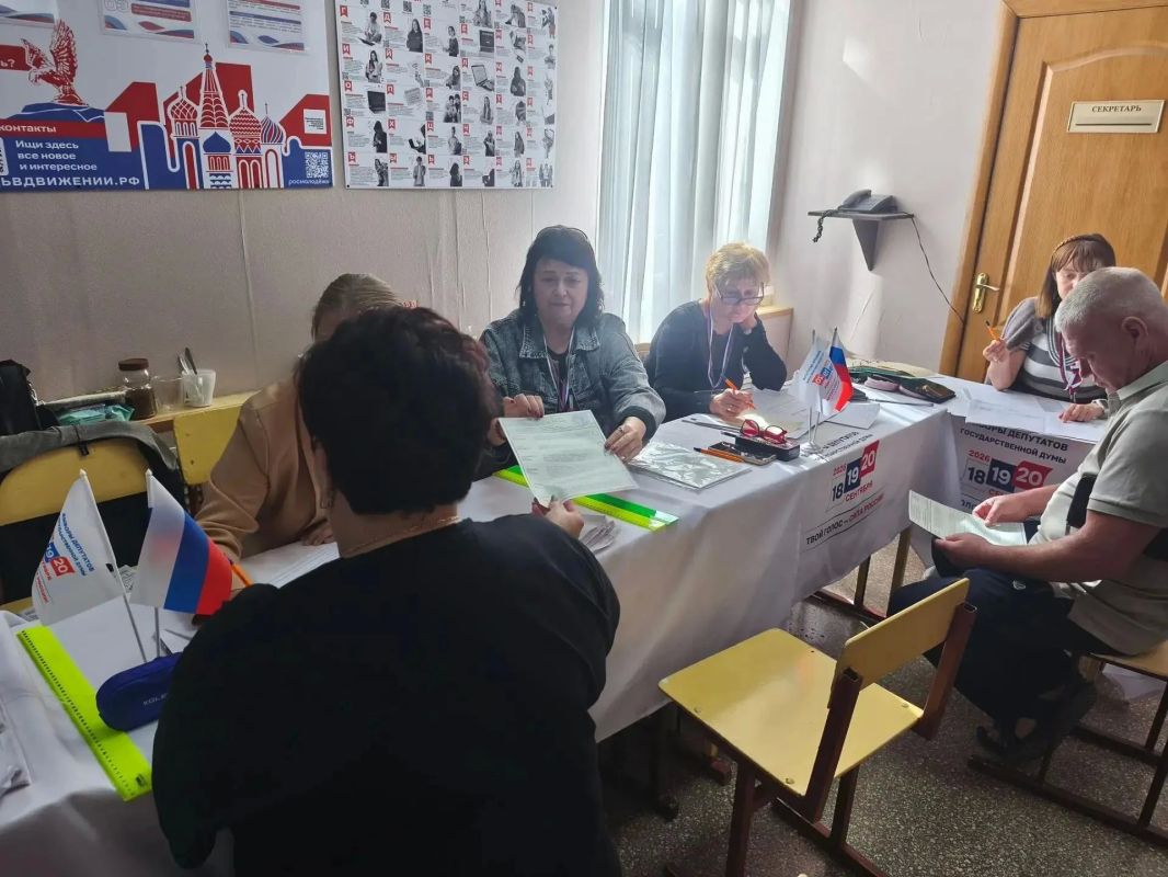 Сегодня своим гражданским долгом воспользовалась депутат Старобешевского муниципального совета Светлана Клапша Сегодня своим гражданским долгом воспользовалась депутат Старобешевского муниципального совета Светлана Клапша