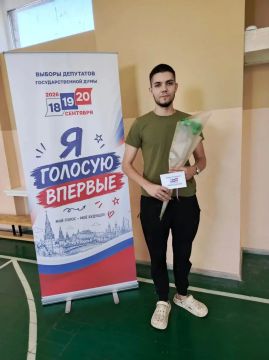 Впервые голосующий житель Мангушского округа сделал свой выбор