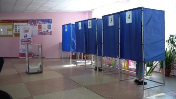 Посетил избирательный участок в Петровском районе Донецка