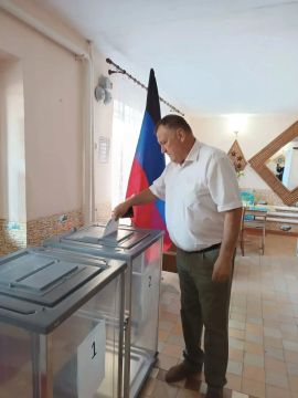 Сегодня, в третий день голосования на избирательных участках Амвросиевского округа по прежнему многолюдно