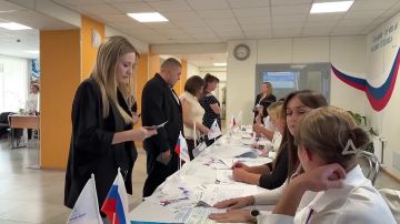Важен каждый голос!. 19 сентября главный врач ГБУ ДНР «ЦРБ Тельмановского района» Юлия Линник исполнила свой гражданский долг и проголосовала на основном этапе выборов депутатов в Госдуму Российской Федерации