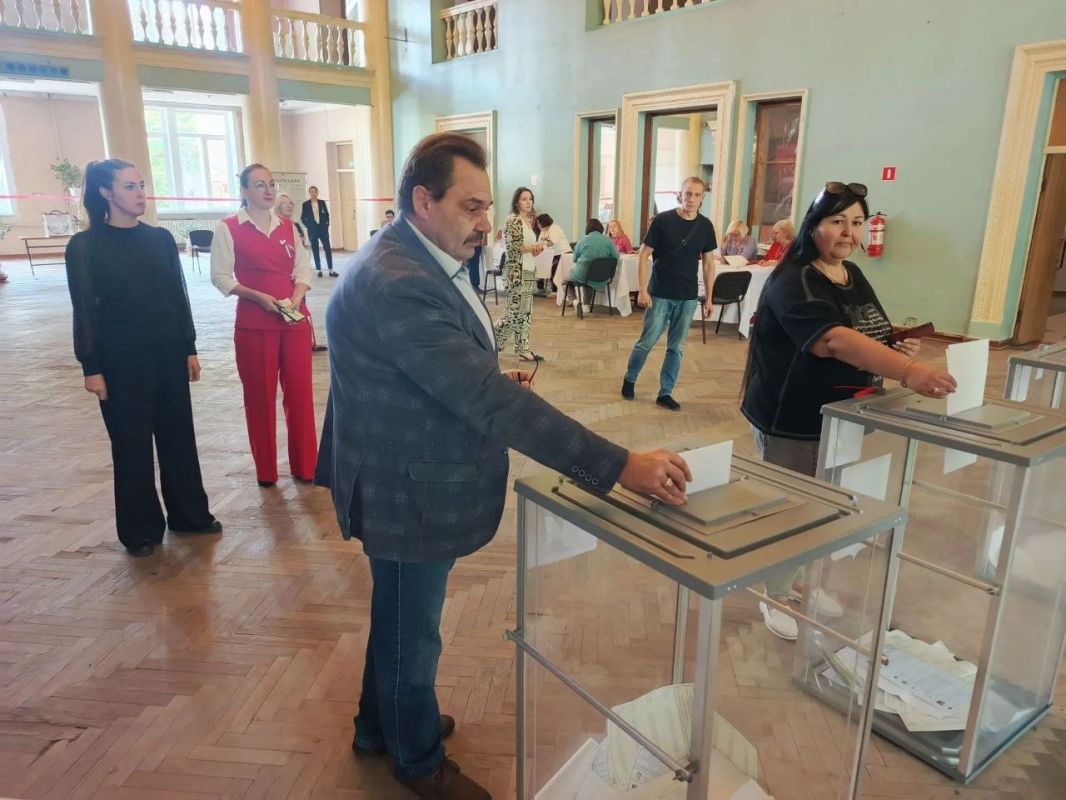Заместитель руководителя Управы Александр Дёмин принял участие в голосовании на выборах в Государственную думу Российской Федерации Заместитель руководителя Управы Александр Дёмин принял участие в голосовании на выборах в Государственную думу Российской Федерации