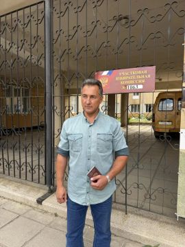 Сегодня свой гражданский долг исполнил депутат Старобешевского муниципального округа Сергей Салиев на выборах депутатов Государственной Думы РФ