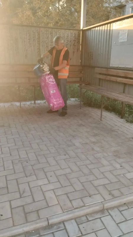 С заботой об округе. Коллектив Ясиноватского жилищно-эксплуатационного комбината на минувшей неделе отработал активно и слаженно, обеспечивая чистоту и порядок в округе С заботой об округе. Коллектив Ясиноватского жилищно-эксплуатационного комбината на минувшей неделе отработал активно и слаженно, обеспечивая чистоту и порядок в округе