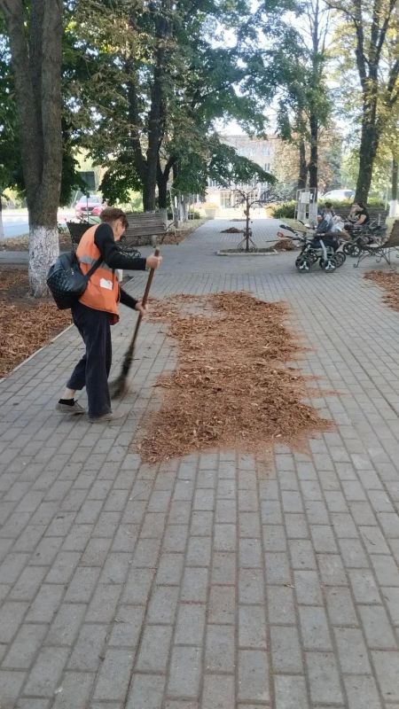 С заботой об округе. Коллектив Ясиноватского жилищно-эксплуатационного комбината на минувшей неделе отработал активно и слаженно, обеспечивая чистоту и порядок в округе С заботой об округе. Коллектив Ясиноватского жилищно-эксплуатационного комбината на минувшей неделе отработал активно и слаженно, обеспечивая чистоту и порядок в округе