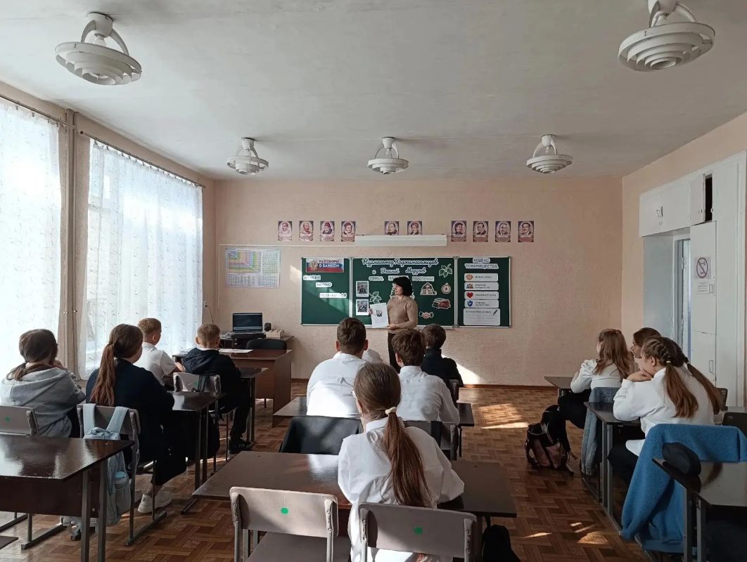 Сегодня, 21 сентября в ГБОУ «Школа №13 г.о. Торез» прошли занятия, которые охватили сразу две важные темы Сегодня, 21 сентября в ГБОУ «Школа №13 г.о. Торез» прошли занятия, которые охватили сразу две важные темы