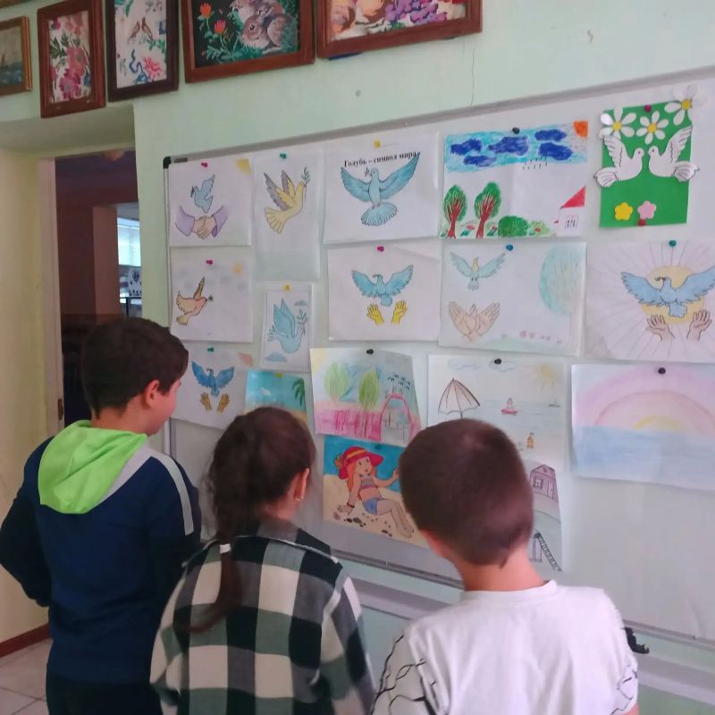 18.09.2026 г. в музее истории села Хлебодаровка, организована выставка детских рисунков «Мы за мир» 18.09.2026 г. в музее истории села Хлебодаровка, организована выставка детских рисунков «Мы за мир»