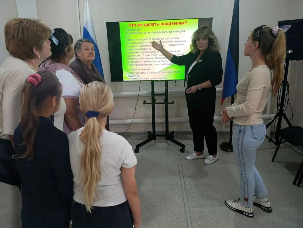 В семейном клубе «Счастливы вместе!» муниципального бюджетного учреждения «Клуб им. Пушкина г.о. Торез» был проведен час психологической информации «Как найти общий язык с подростком» В семейном клубе «Счастливы вместе!» муниципального бюджетного учреждения «Клуб им. Пушкина г.о. Торез» был проведен час психологической информации «Как найти общий язык с подростком»