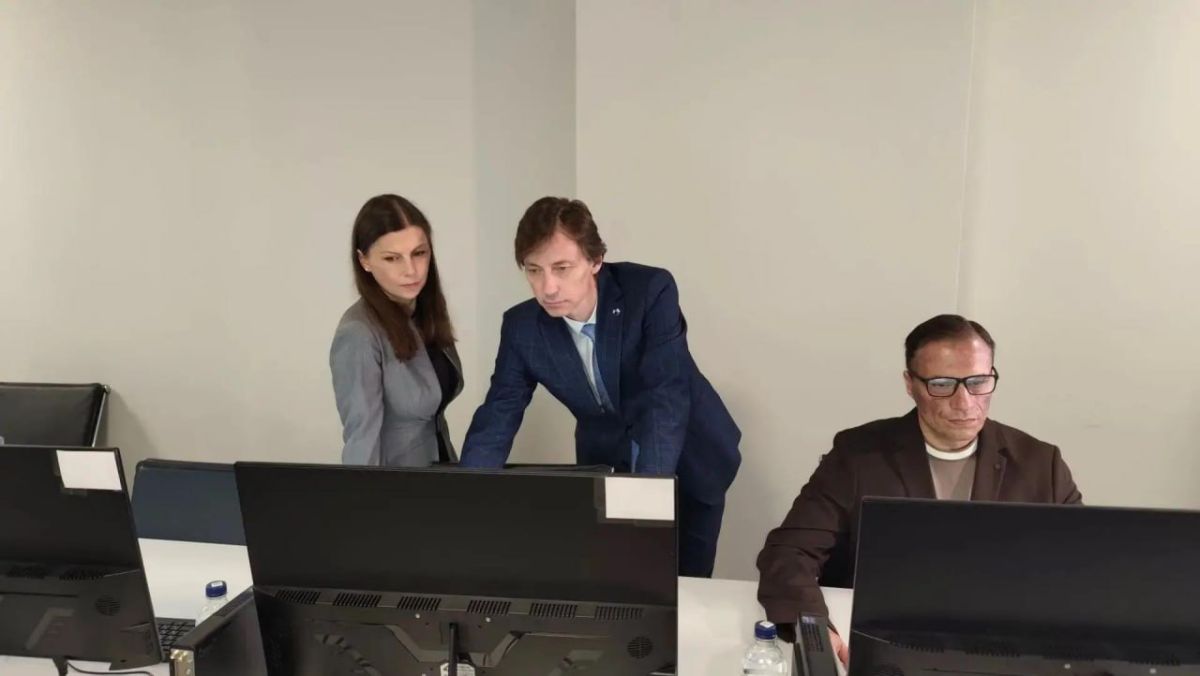 В первый день выборов депутатов Госдумы РФ начал работу Центр общественного наблюдения ДНР, который возглавляет зампред Общественной палаты ДНР Дмитрий Чернышев В первый день выборов депутатов Госдумы РФ начал работу Центр общественного наблюдения ДНР, который возглавляет зампред Общественной палаты ДНР Дмитрий Чернышев