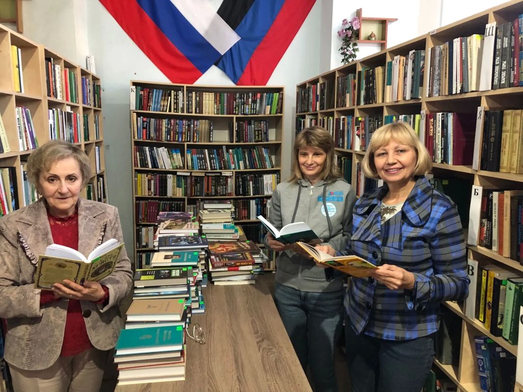 В Ждановке прошла литературная гостиная "И осень входит на порог" В Ждановке прошла литературная гостиная "И осень входит на порог"