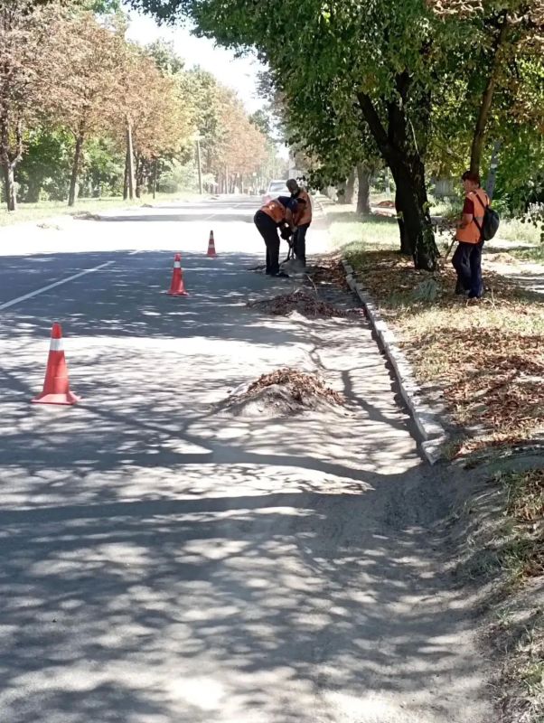 С заботой об округе. Коллектив Ясиноватского жилищно-эксплуатационного комбината на минувшей неделе отработал активно и слаженно, обеспечивая чистоту и порядок в округе С заботой об округе. Коллектив Ясиноватского жилищно-эксплуатационного комбината на минувшей неделе отработал активно и слаженно, обеспечивая чистоту и порядок в округе