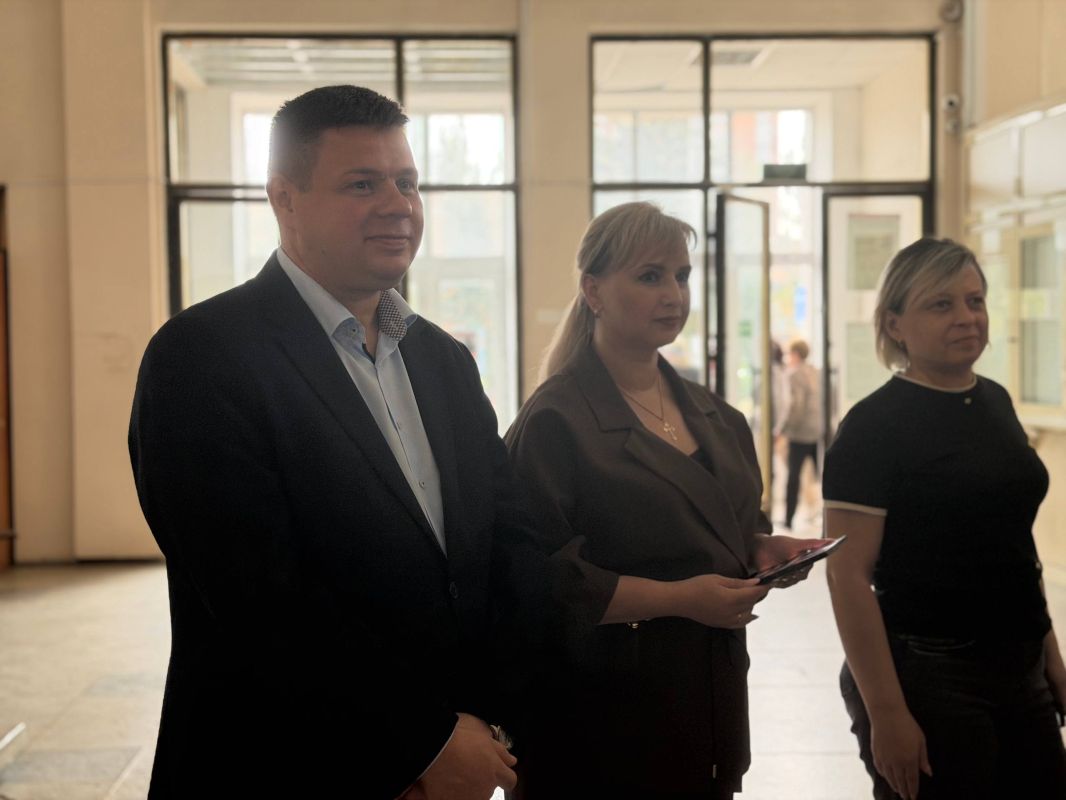 Встречи с трудовым коллективом в Ворошиловском районе: прямой диалог власти и жителей Встречи с трудовым коллективом в Ворошиловском районе: прямой диалог власти и жителей
