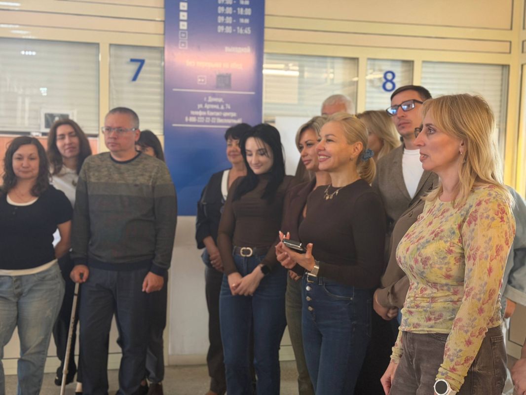 Встречи с трудовым коллективом в Ворошиловском районе: прямой диалог власти и жителей Встречи с трудовым коллективом в Ворошиловском районе: прямой диалог власти и жителей