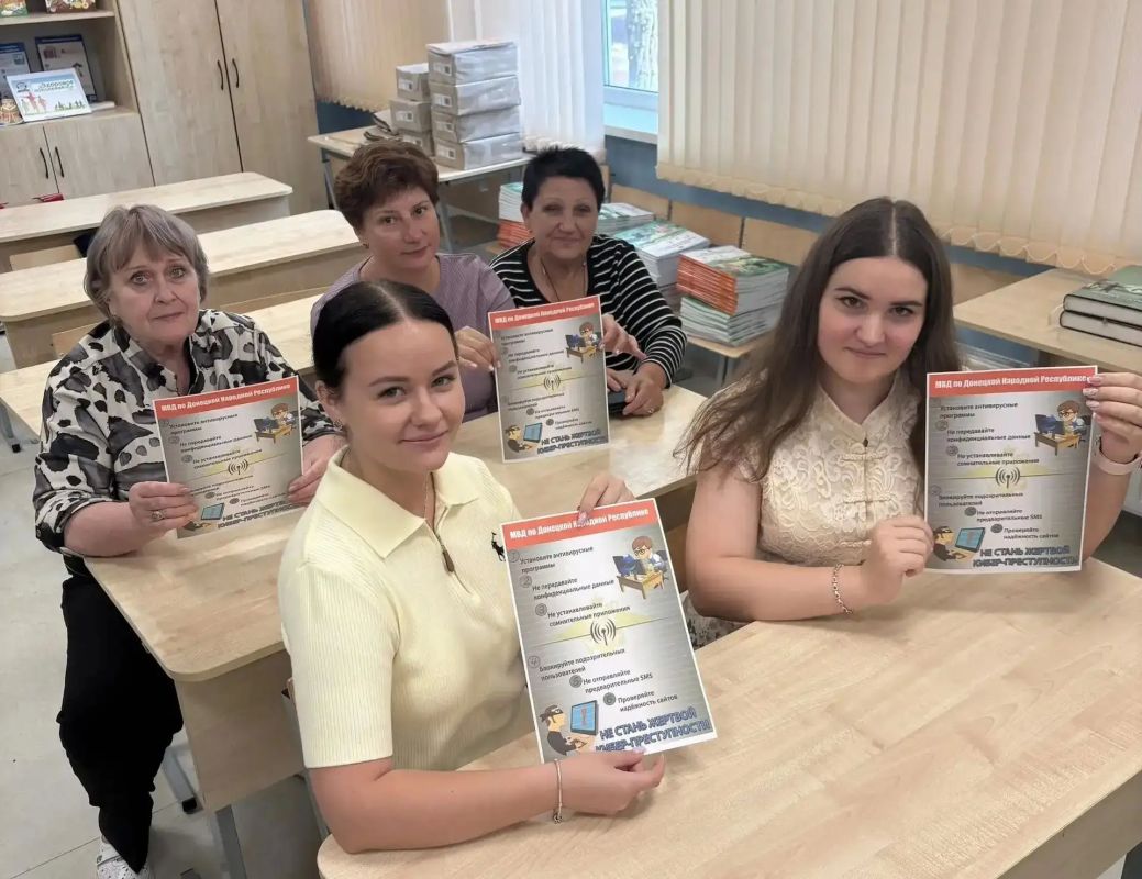 Полицейские проводят профилактические беседы со школьниками Полицейские проводят профилактические беседы со школьниками