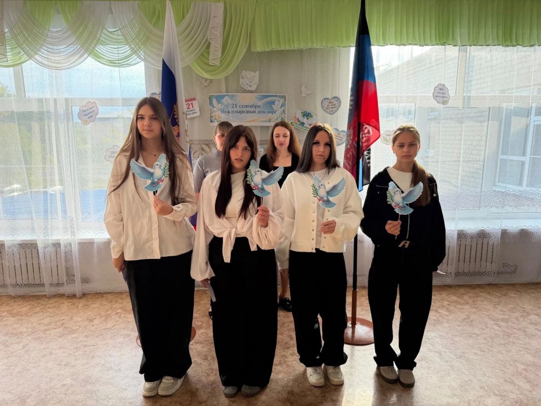 В образовательных организациях Шахтерского муниципального округа прошли мероприятия, приуроченные ко Дню мира В образовательных организациях Шахтерского муниципального округа прошли мероприятия, приуроченные ко Дню мира