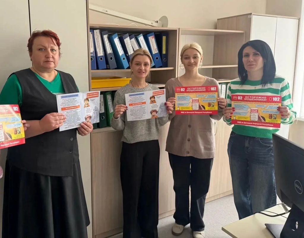 Полицейские проводят профилактические беседы со школьниками Полицейские проводят профилактические беседы со школьниками