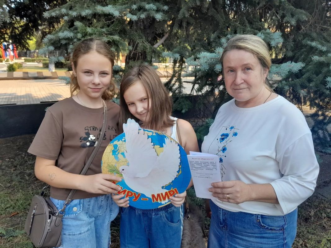 Мы за мир на всей планете. 21 сентября во всём мире отмечают Международный день мира - праздник, который напоминает о ценности согласия, доброты и взаимопонимания Мы за мир на всей планете. 21 сентября во всём мире отмечают Международный день мира - праздник, который напоминает о ценности согласия, доброты и взаимопонимания