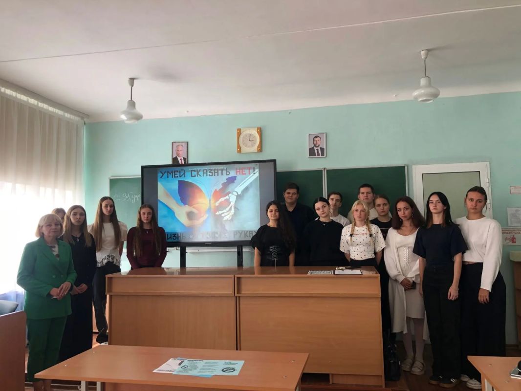 С подростками Ждановки поговорили о вреде наркотиков С подростками Ждановки поговорили о вреде наркотиков