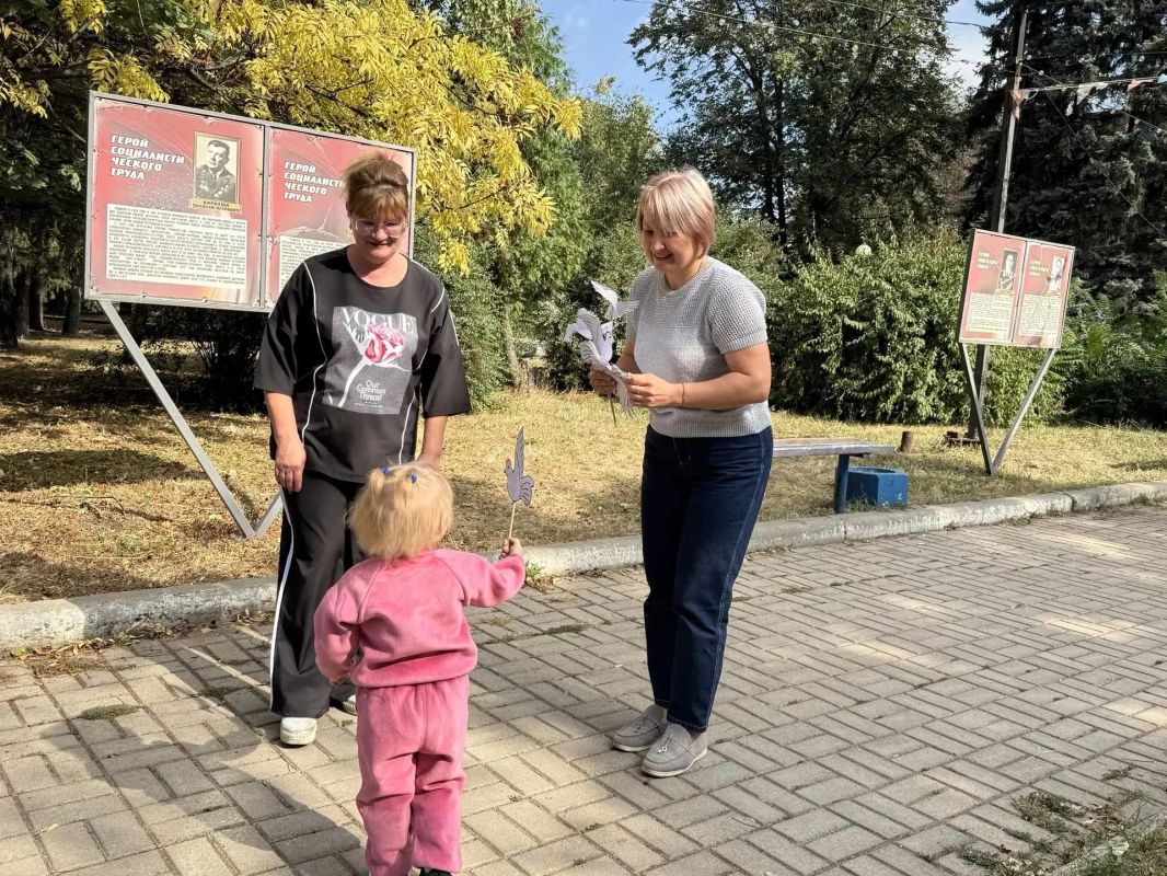 В Советском внутригородском районе городского округа Макеевка состоялась акция «За мир» В Советском внутригородском районе городского округа Макеевка состоялась акция «За мир»