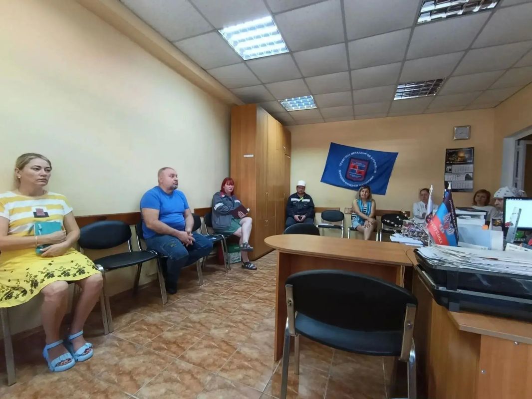 По инициативе Главы Республики Дениса Пушилина, 26 августа, депутат Макеевского городского совета Александр Морозов провел встречу с трудовым коллективом филиала № 4 «Макеевкокс» ООО «Южный горно-металлургический комплекс...