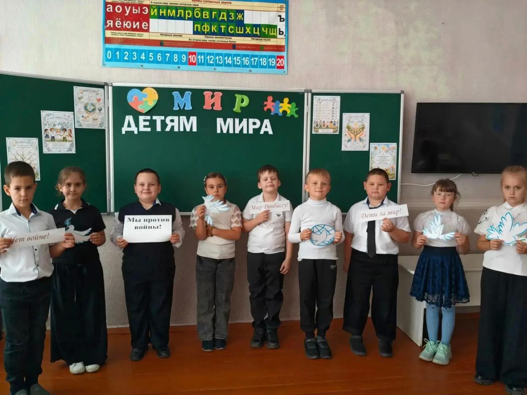 В образовательных организациях Шахтерского муниципального округа прошли мероприятия, приуроченные ко Дню мира В образовательных организациях Шахтерского муниципального округа прошли мероприятия, приуроченные ко Дню мира