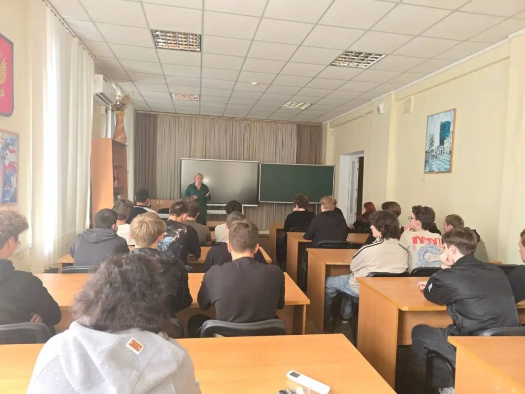 Как превратить идею в реальный проект? Студенты ДПК узнали о грантах Росмолодежи Как превратить идею в реальный проект? Студенты ДПК узнали о грантах Росмолодежи