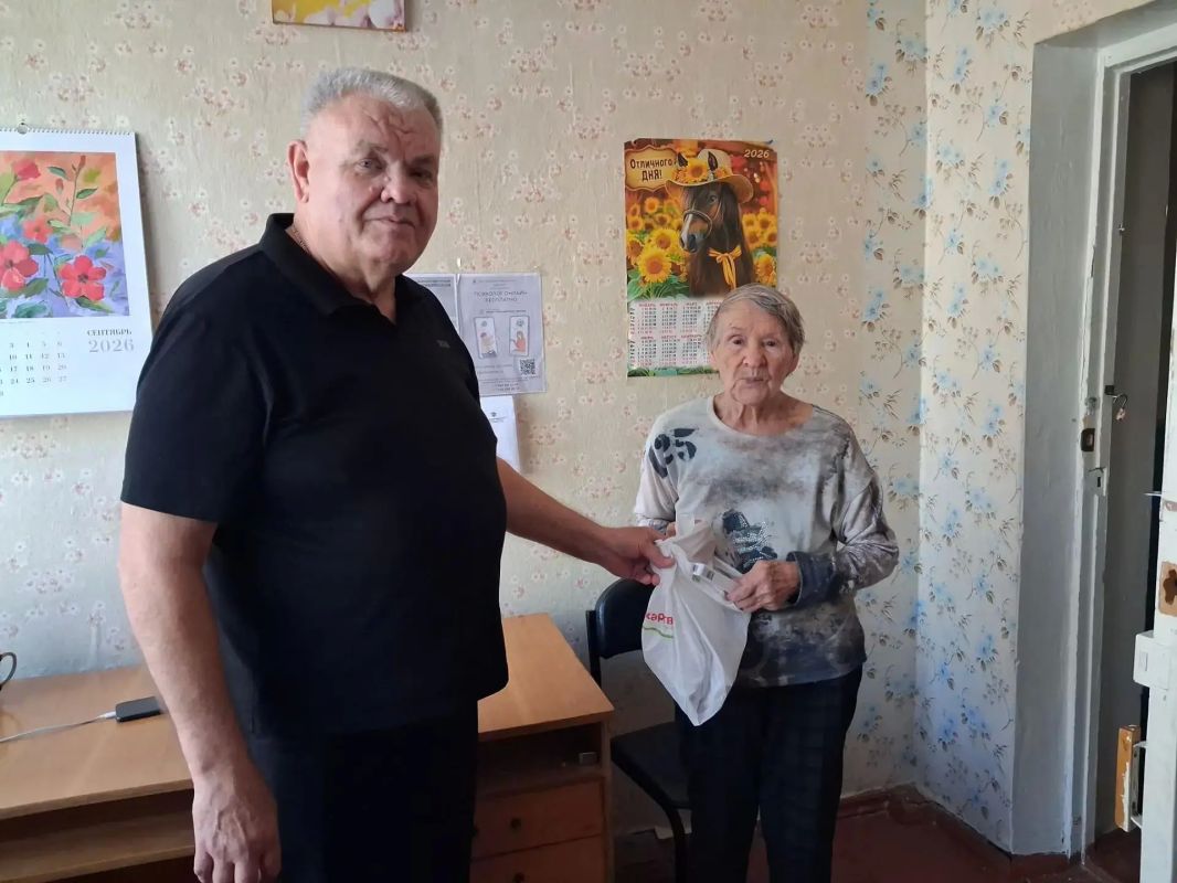 Председатель Амвросиевского муниципального совета Александр Алексеевич Шульга провел выездную встречу с людьми, которые сейчас проживают в ПВР Председатель Амвросиевского муниципального совета Александр Алексеевич Шульга провел выездную встречу с людьми, которые сейчас проживают в ПВР