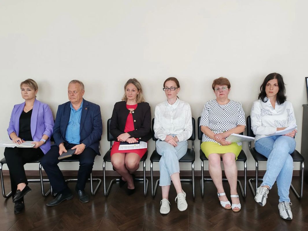 Сегодня, 22 сентября, состоялось заседание постоянных комитетов Торезского городского совета Донецкой Народной Республики Сегодня, 22 сентября, состоялось заседание постоянных комитетов Торезского городского совета Донецкой Народной Республики
