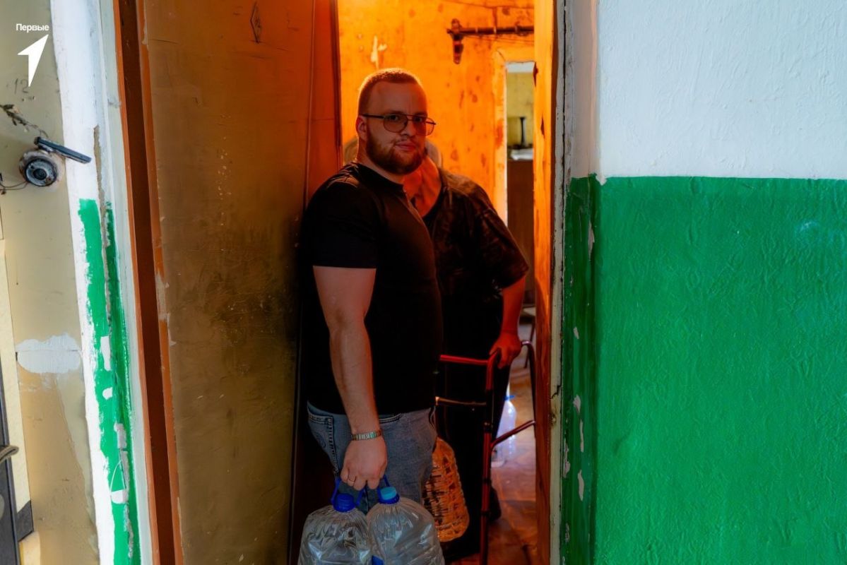 В рамках акции «Молодёжь не оставит в беде» доброслужащие администрации городского округа Горловка Донецкой Народной Республики совместно с представителями некоммерческих организаций города и при поддержке Горловской и... В рамках акции «Молодёжь не оставит в беде» доброслужащие администрации городского округа Горловка Донецкой Народной Республики совместно с представителями некоммерческих организаций города и при поддержке Горловской и...