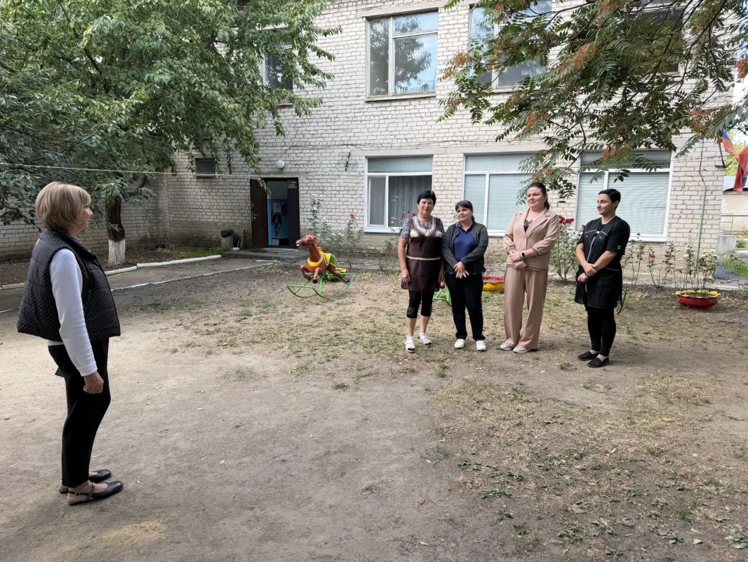 Заведующий Петровским территориальным сектором Ирина Матвеева провела встречу с трудовым коллективом детского сада «Радуга»