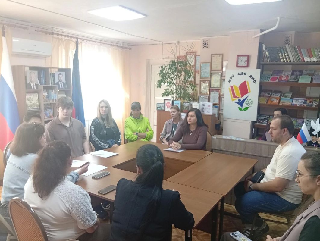 На площадке городской библиотеки Ясиноватой прошла интересная встреча для активной молодежи, организованная совместно сотрудниками библиотеки и сектором молодежной политики администрации округа На площадке городской библиотеки Ясиноватой прошла интересная встреча для активной молодежи, организованная совместно сотрудниками библиотеки и сектором молодежной политики администрации округа