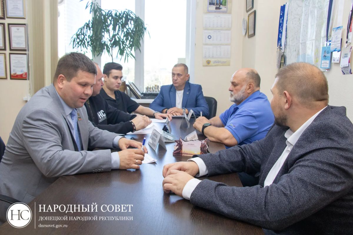 В Народном Совете обсудили вопросы поощрения медицинских работников В Народном Совете обсудили вопросы поощрения медицинских работников