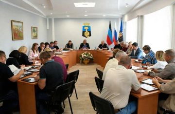 Юрий Атаманов: Принял участие в аппаратном совещании главы муниципального образования г.о.Донецк Алексея Кулемзина