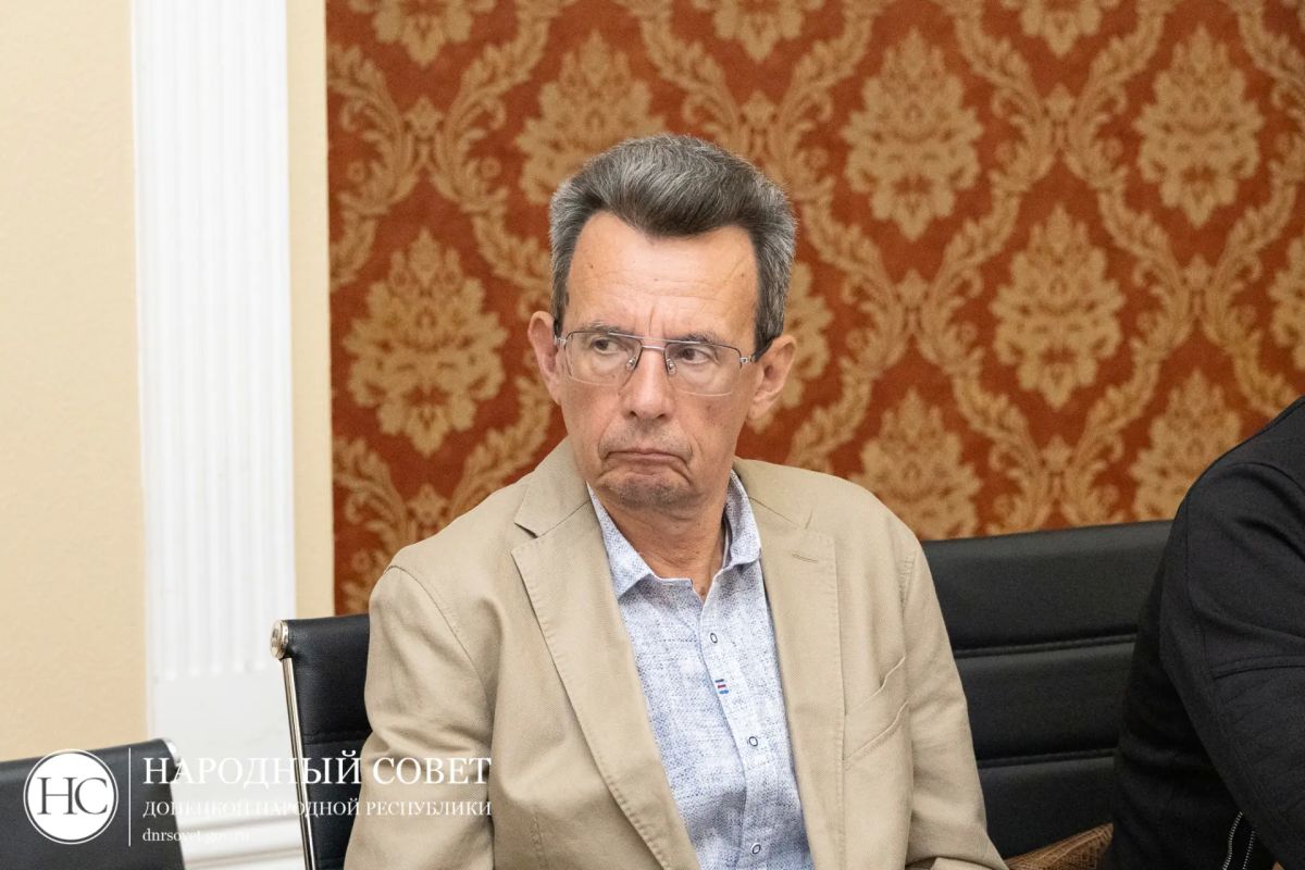 В Народном Совете рассматривают возможность временного запрета продажи вейпов в ДНР В Народном Совете рассматривают возможность временного запрета продажи вейпов в ДНР