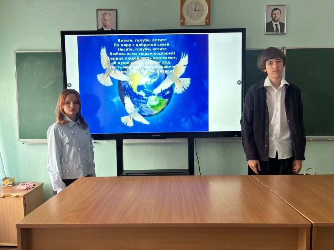 В школах Ждановки отметили Международный день мира