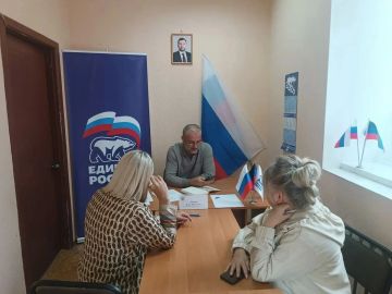Сегодня, 22 сентября депутат Макеевского городского совета первого созыва Игорь Сепик провёл приём граждан в Общественной приемной Единой России Червоногвардейского района городского округа Макеевка