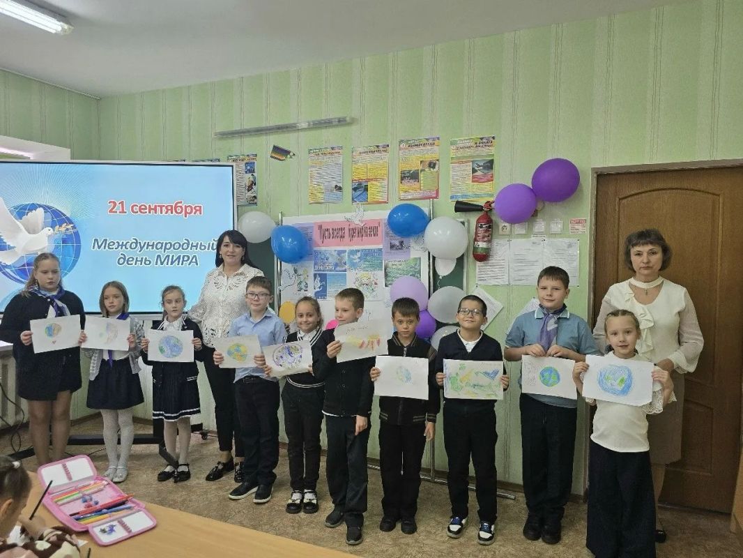 В школах Ждановки отметили Международный день мира В школах Ждановки отметили Международный день мира