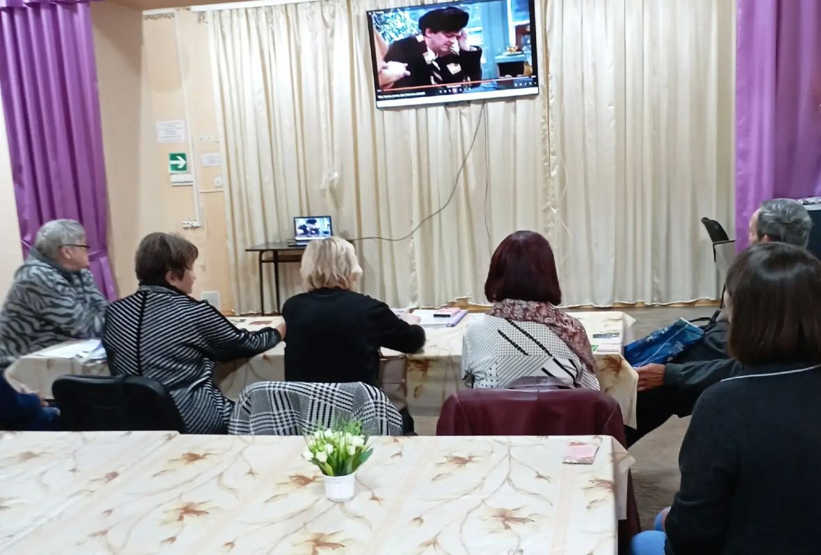 Смех - лучшее лекарство. Для большинства юмор - это не просто способ поднять настроение, а настоящий источник жизненной энергии Смех - лучшее лекарство. Для большинства юмор - это не просто способ поднять настроение, а настоящий источник жизненной энергии