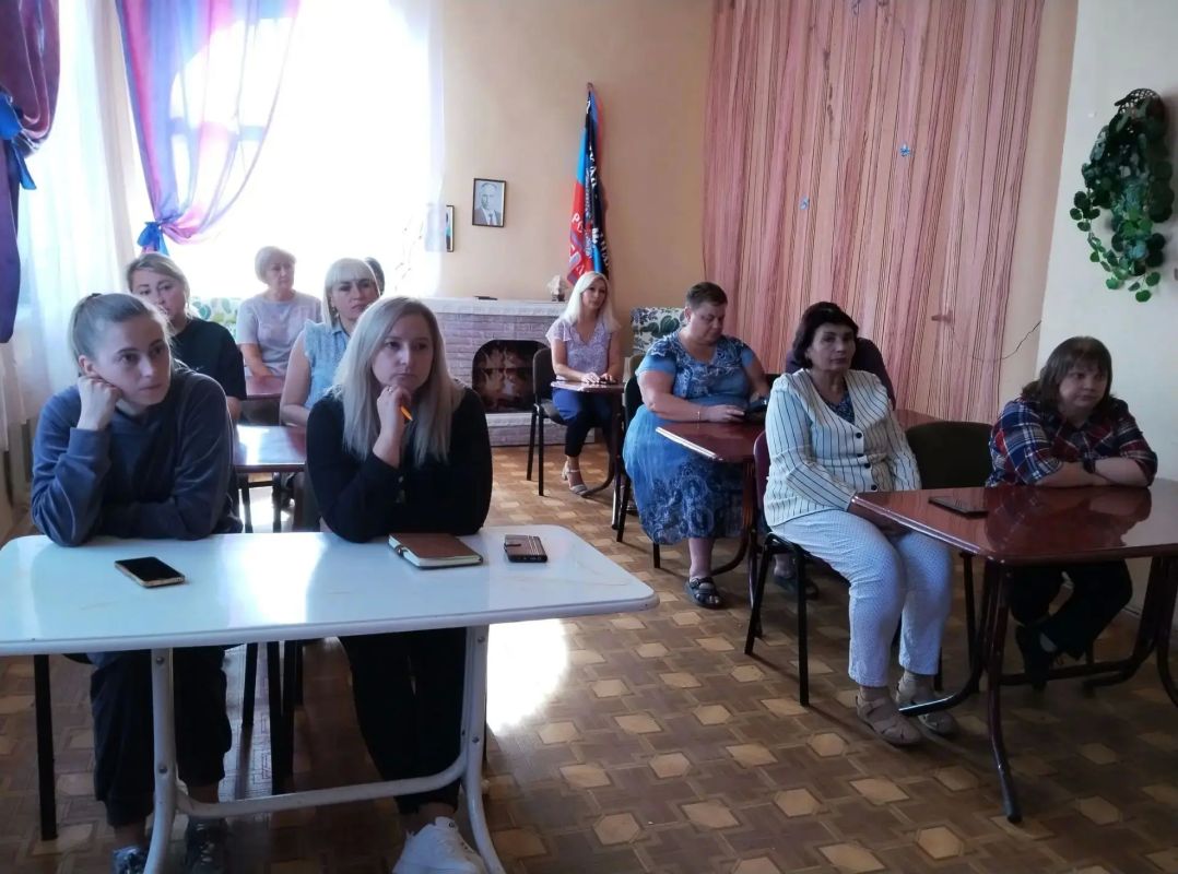 Сегодня, 21 сентября в Червоногвардейском районе состоялась встреча Председателя Макеевского городского совета ДНР первого созыва Валентины Харлашка с Сегодня, 21 сентября в Червоногвардейском районе состоялась встреча Председателя Макеевского городского совета ДНР первого созыва Валентины Харлашка с