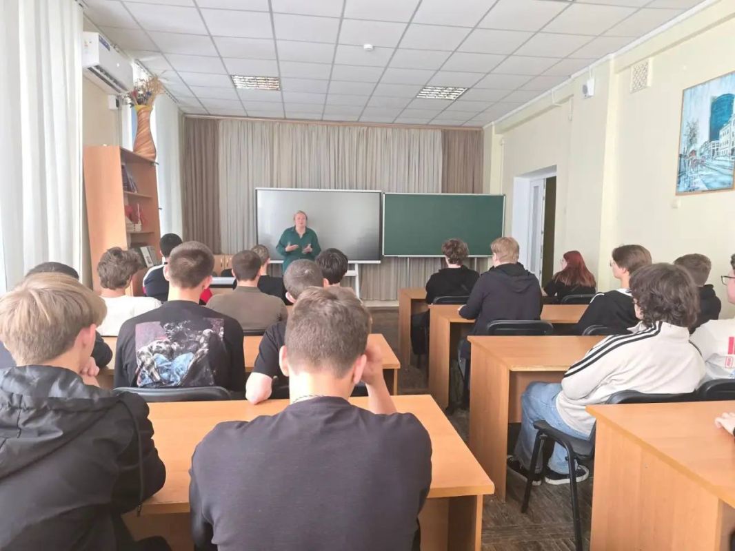 Как превратить идею в реальный проект? Студенты ДПК узнали о грантах Росмолодежи Как превратить идею в реальный проект? Студенты ДПК узнали о грантах Росмолодежи