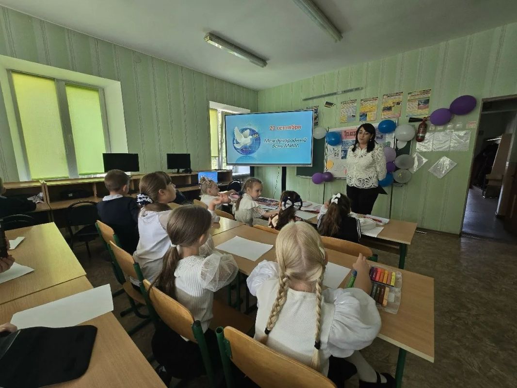 В школах Ждановки отметили Международный день мира В школах Ждановки отметили Международный день мира
