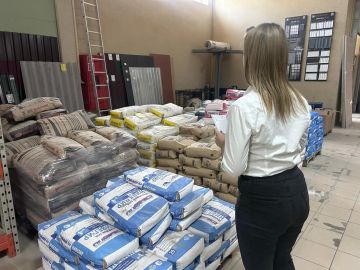 Сотрудники отдела торговли и бытового обслуживания администрации округа продолжают отслеживать уровень цен на социально значимые и наиболее востребованные товары в торговой сети округа